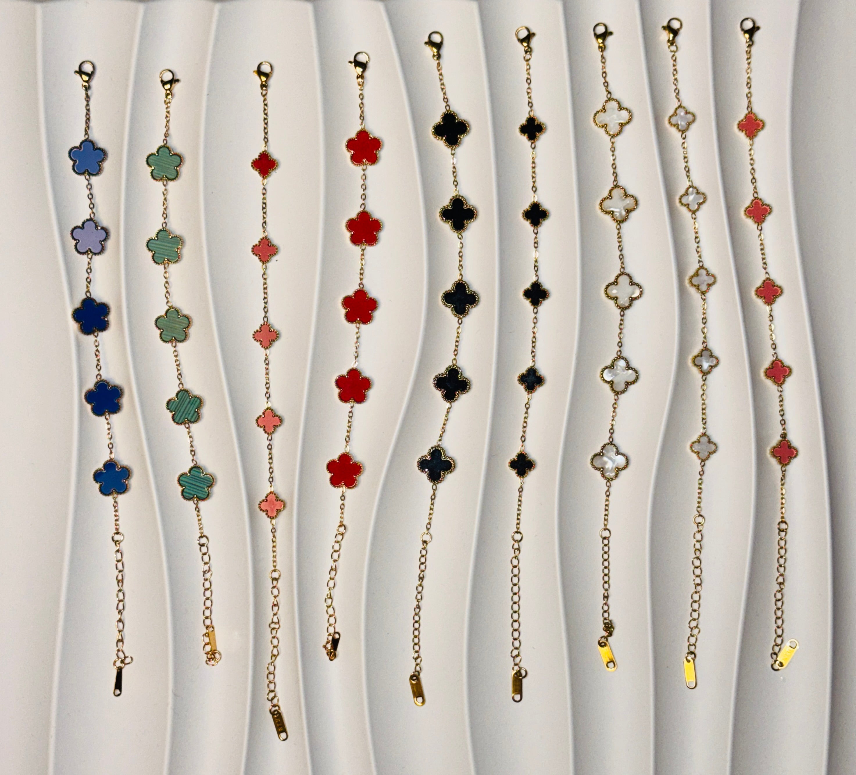 Colecție Brățări Trifoi Damă – Modele Colorate cu Lanț Auriu Reglabil | Zallmorra