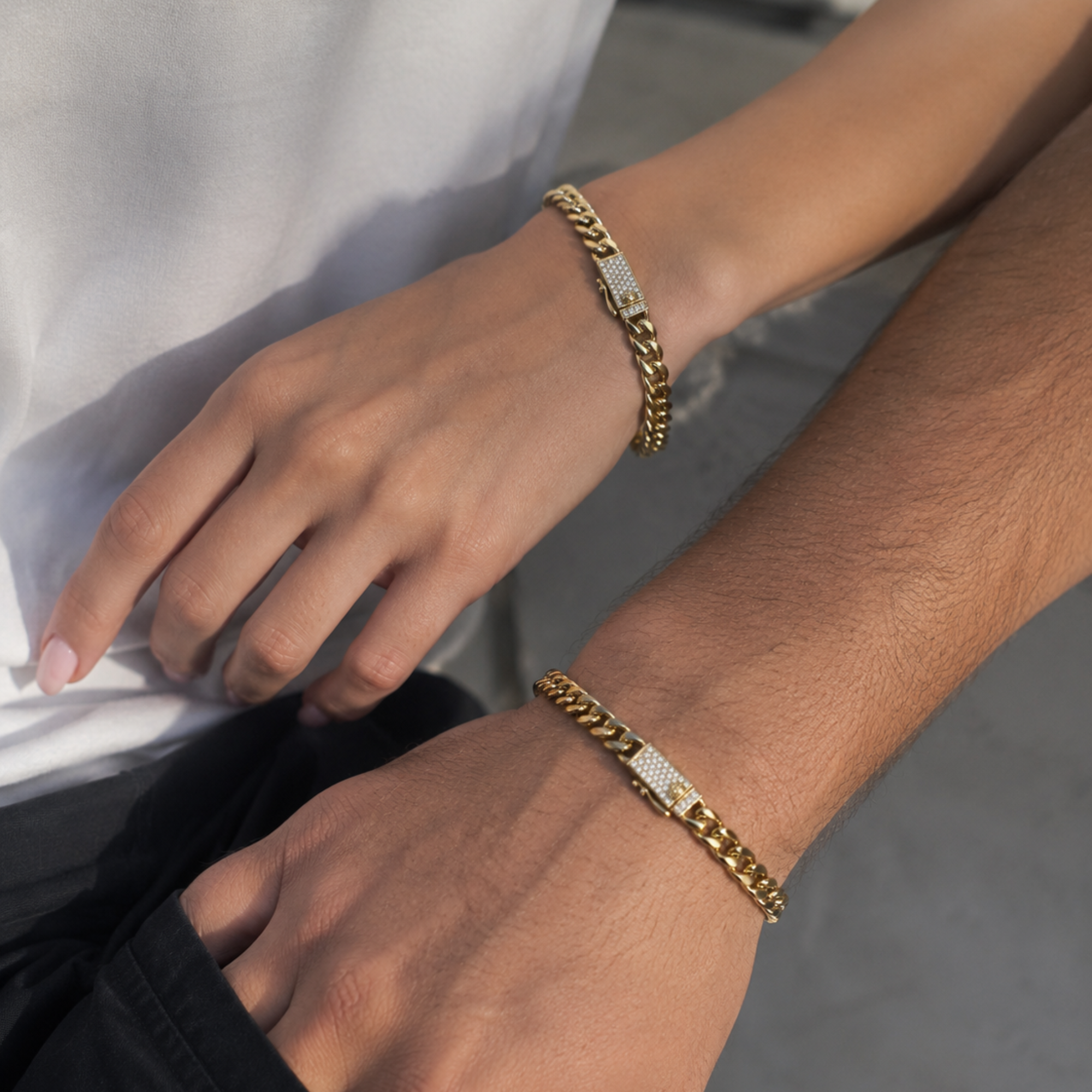 Brățară Cuban Gold Unisex 70 mm cu Închidere Ice Out –Suflat cu Aur, Rezistentă la Apă, Cutie Cadou Inclusă