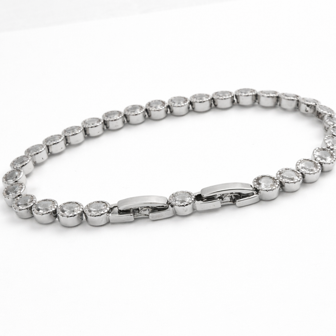Brățară Tennis Elegantă Argintie cu Pietre Strălucitoare 2mm