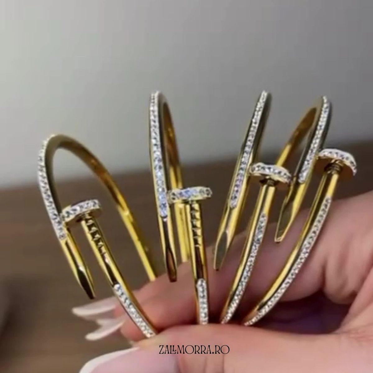 Brățara „CUI” — Golden Spark Edition