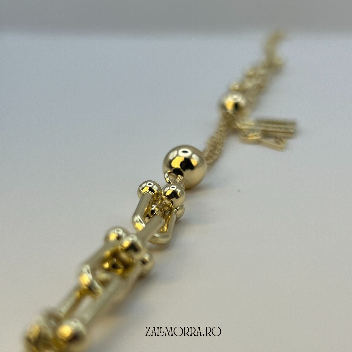 Brățară „Cheia Inimii” – Aurie, Elegantă & Simbolică