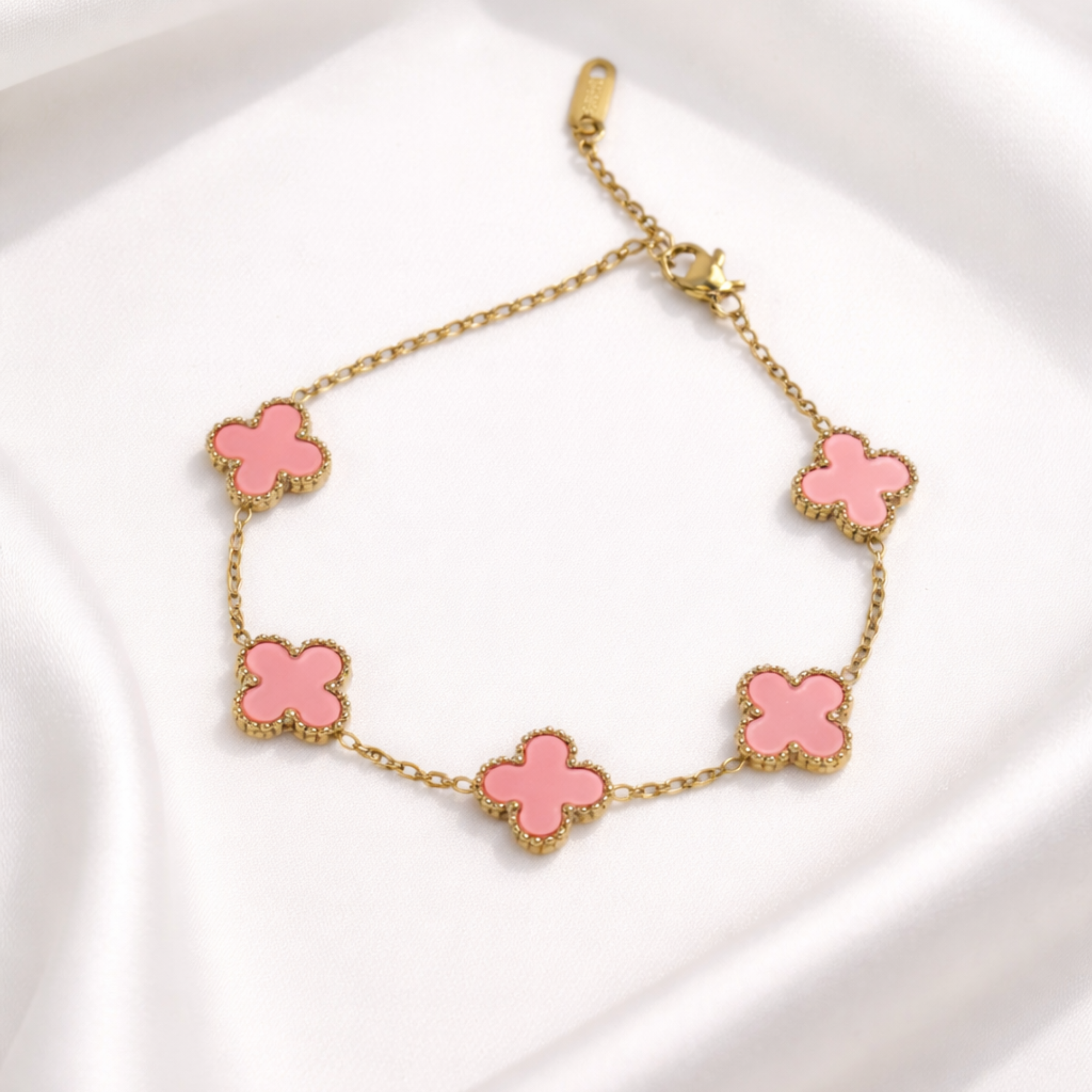Brățară Damă Gold cu 5 Simboluri Clover Roz – Lănțișor Fin Elegant, Model Luxury