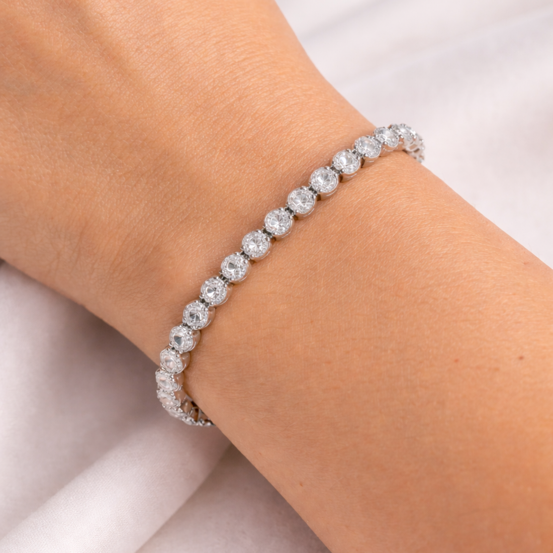 Brățară Tennis Elegantă Argintie cu Pietre Strălucitoare 2mm