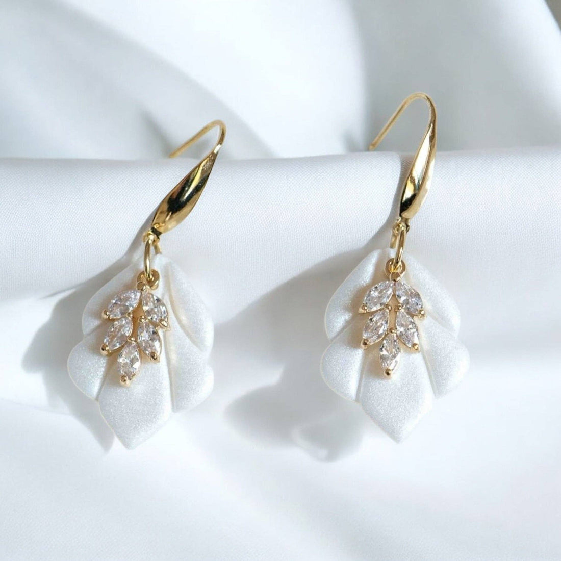 Cercei DESIREE Pearl – Argilă Polimerică și Zirconii Placate cu Aur 18K | Zallmorra Artisan Collection