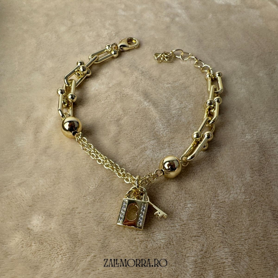 Brățară „Cheia Inimii” – Aurie, Elegantă & Simbolică