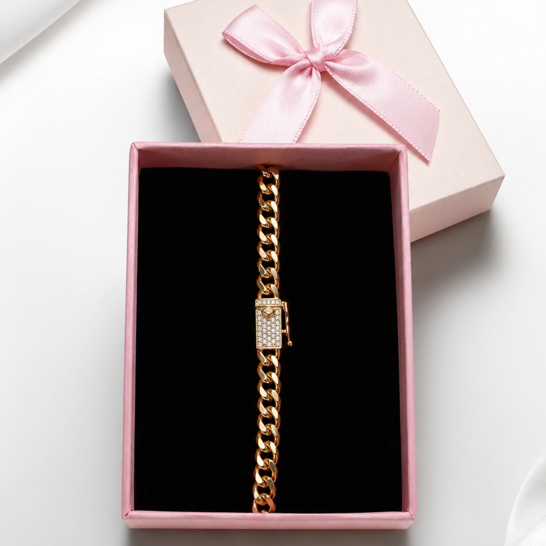 Brățară Cuban Gold Unisex 50 mm cu Închidere Ice Out –Suflat cu Aur, Rezistentă la Apă, Cutie Cadou Inclusă
