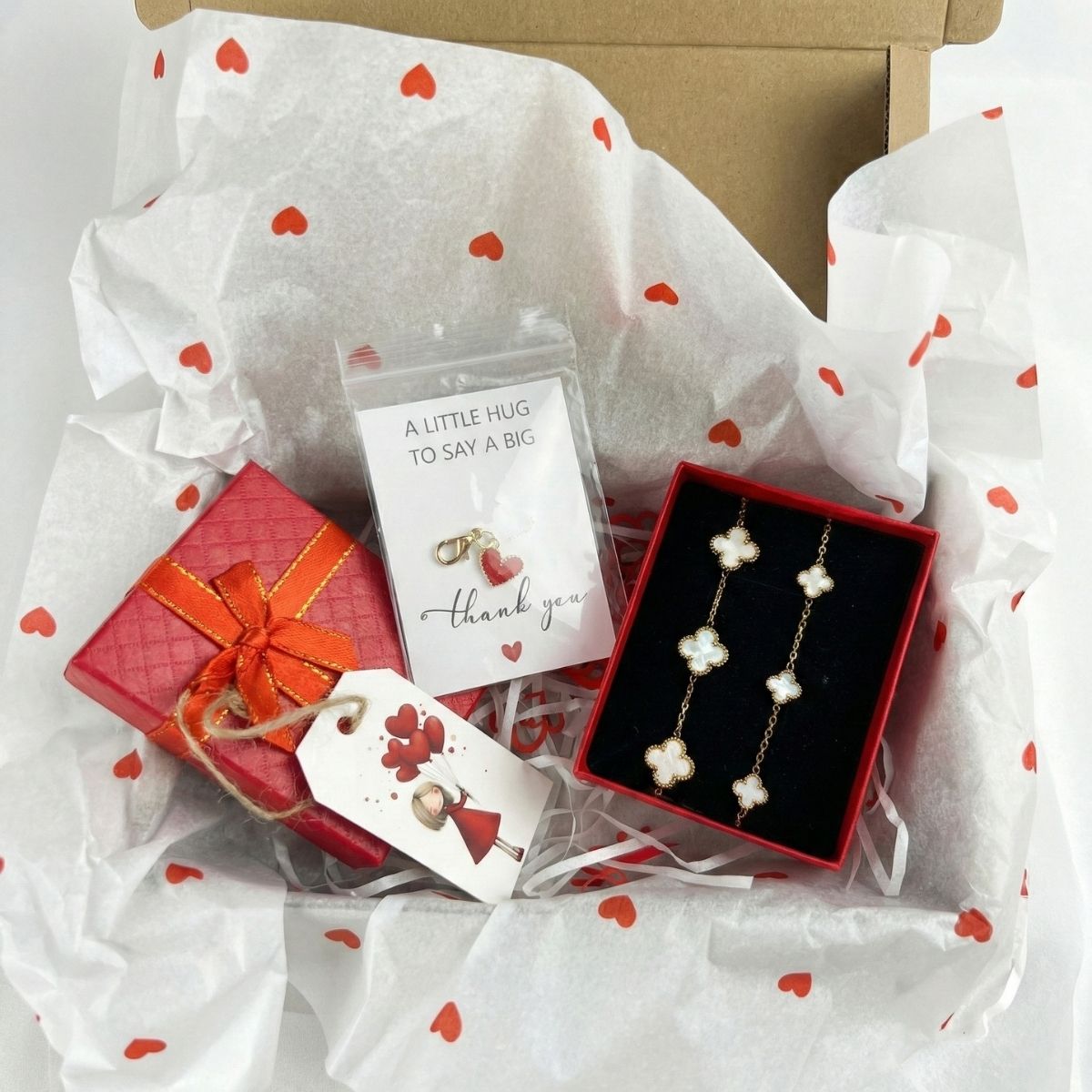 Set Cadou Elegant „Lucky White” – Brățară Trifoi Alb, Ambalaj Premium & Charm Inimă