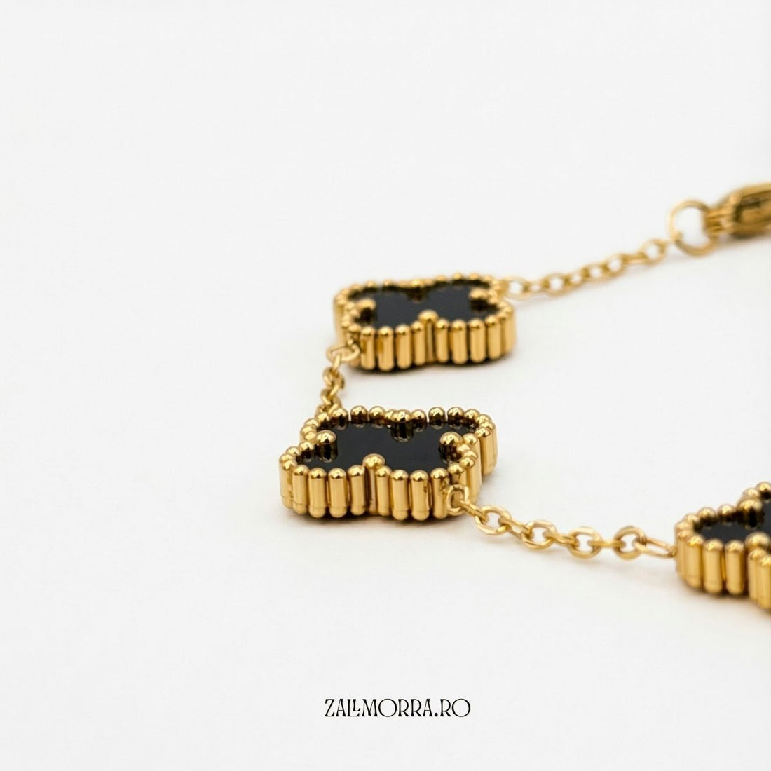 Brățară Trifoi Negru „Black Clover” – Model cu Trifoi Mare