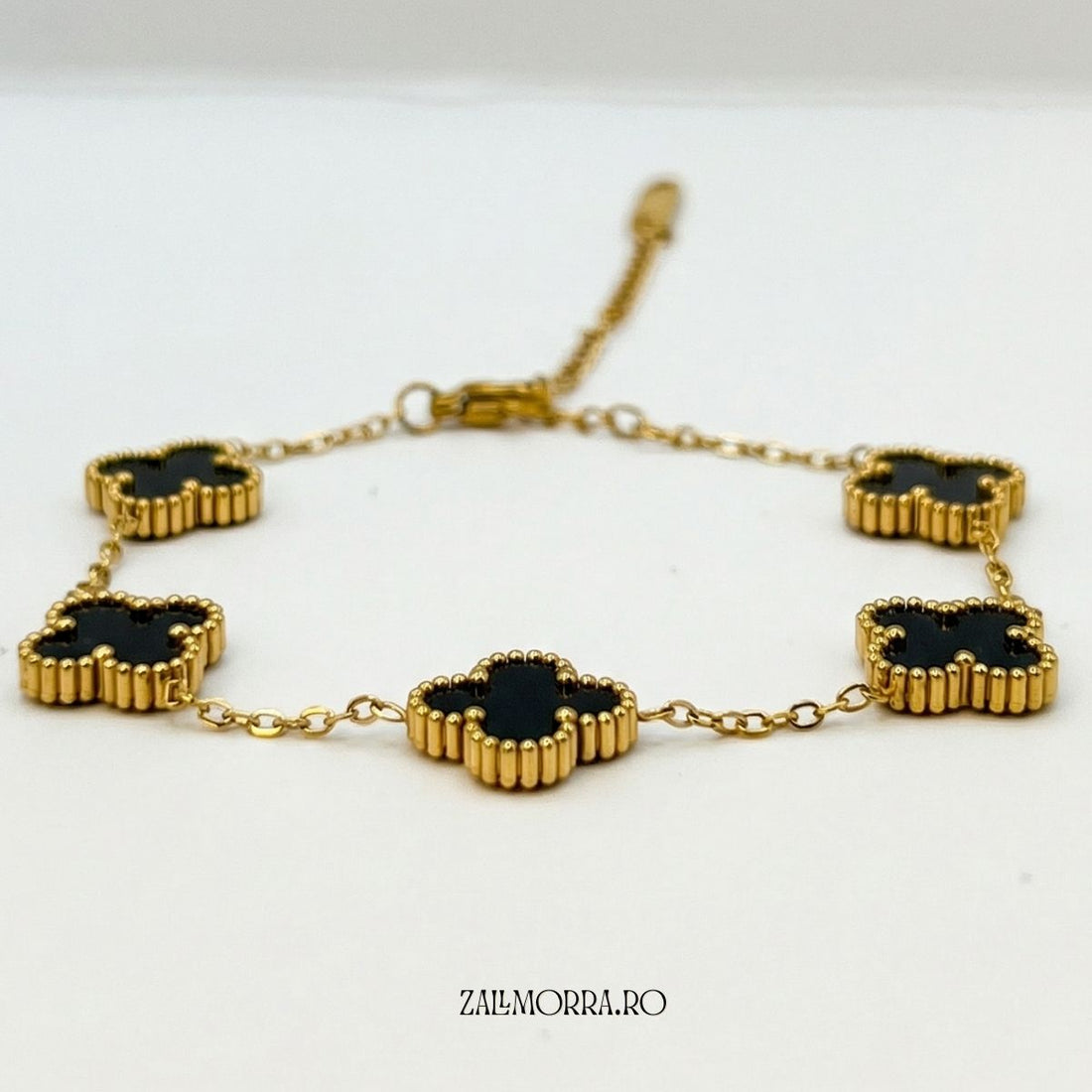 Brățară Trifoi Negru „Black Clover” – Model cu Trifoi Mare