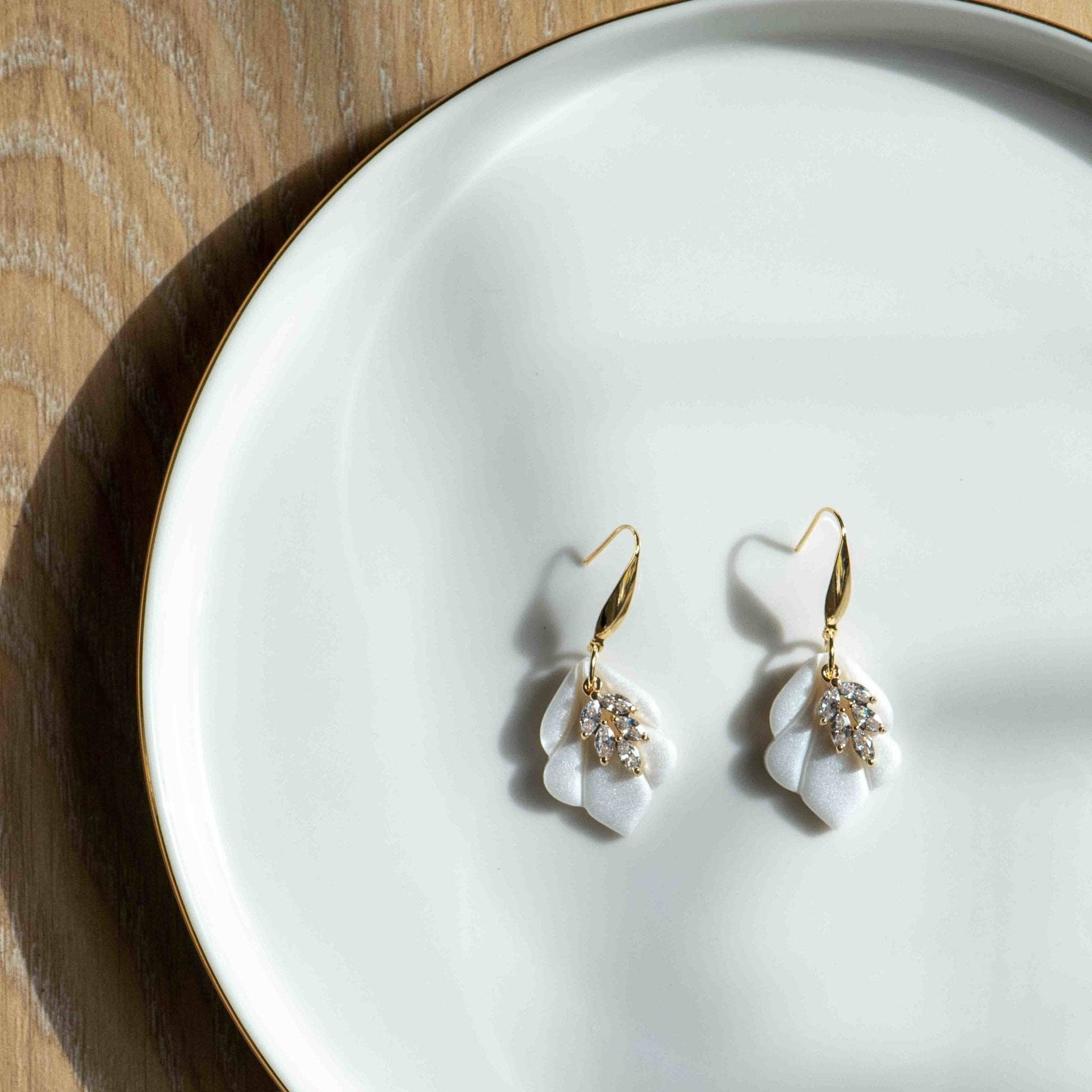 Cercei DESIREE Pearl – Argilă Polimerică și Zirconii Placate cu Aur 18K | Zallmorra Artisan Collection