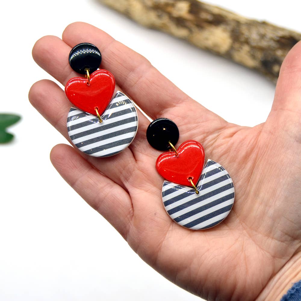 Cercei CUORE MARIN – Inimă Roșie și Dungi Navy Handmade | Zallmorra Artisan Collection