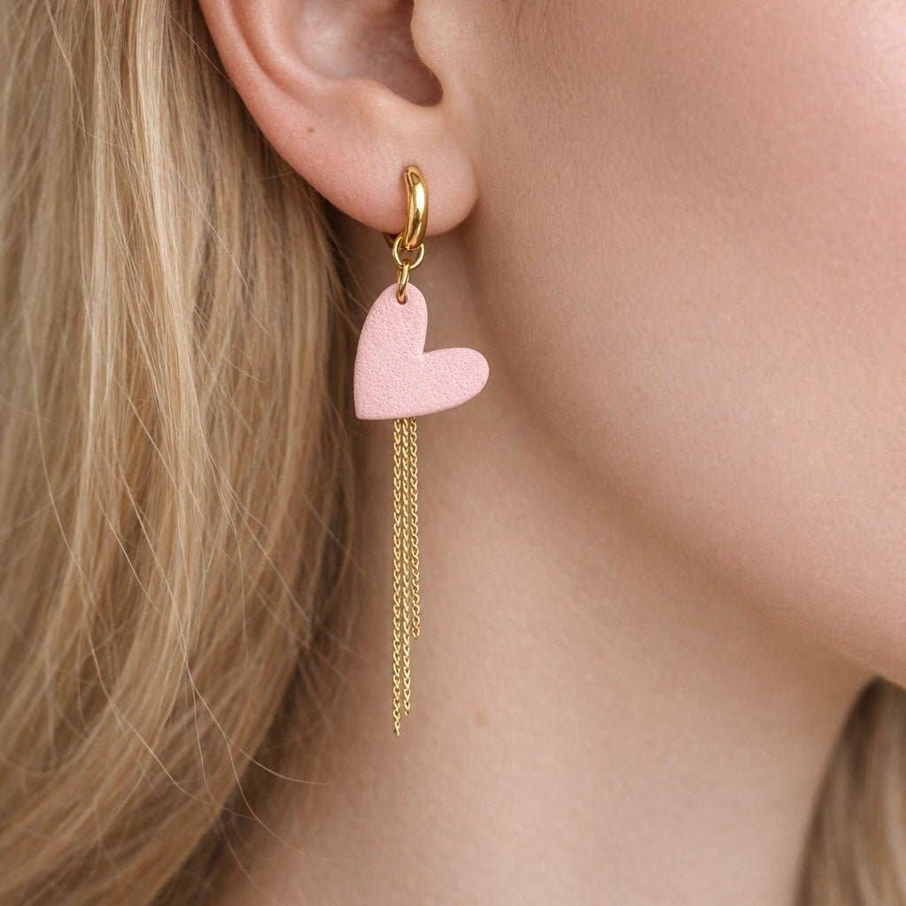 Cercel SWEET CRUSH HOOP Light Pink – Inimă Roz și Perlă | Zallmorra Artisan Collection