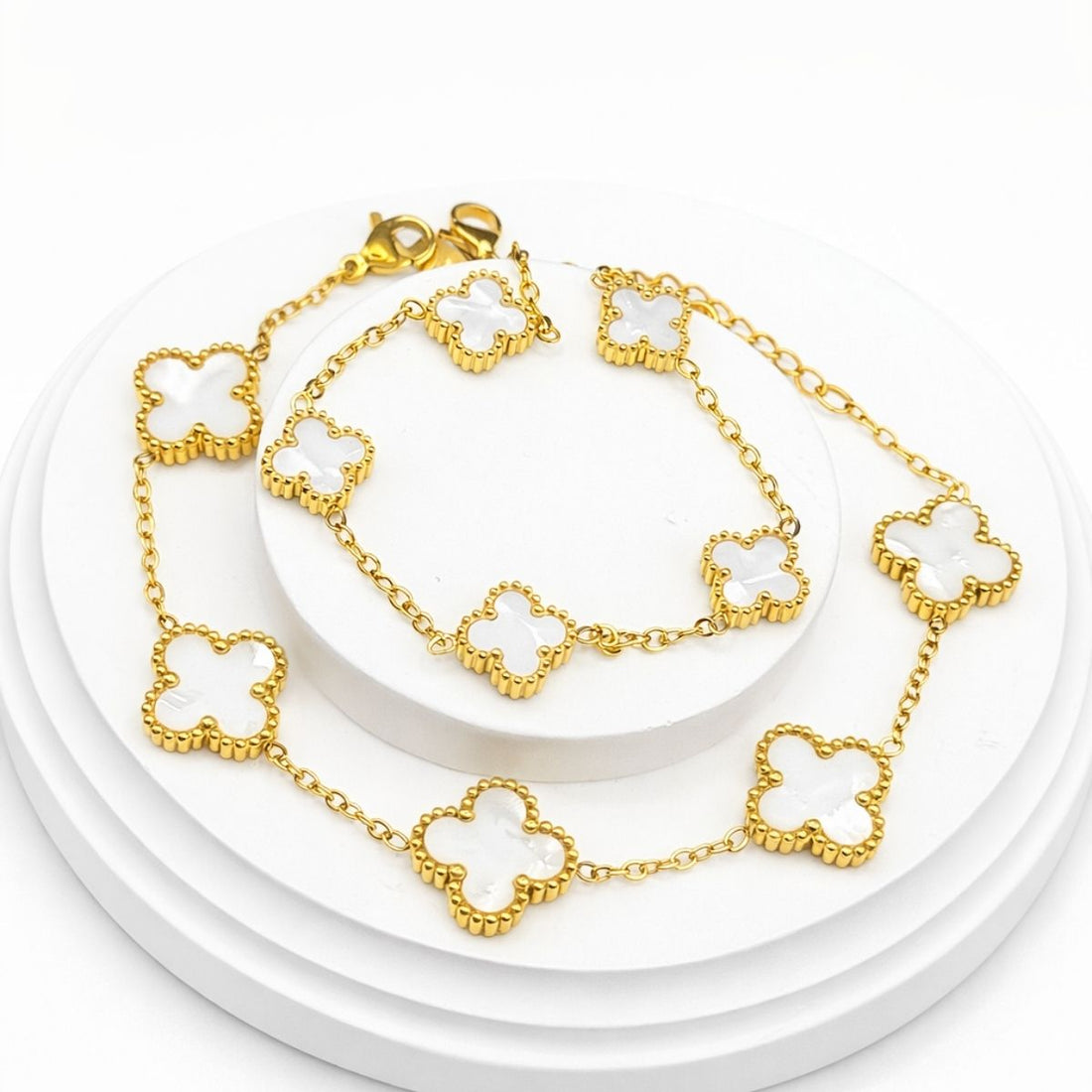 Set Cadou Elegant „Lucky White” – Brățară Trifoi Alb, Ambalaj Premium & Charm Inimă