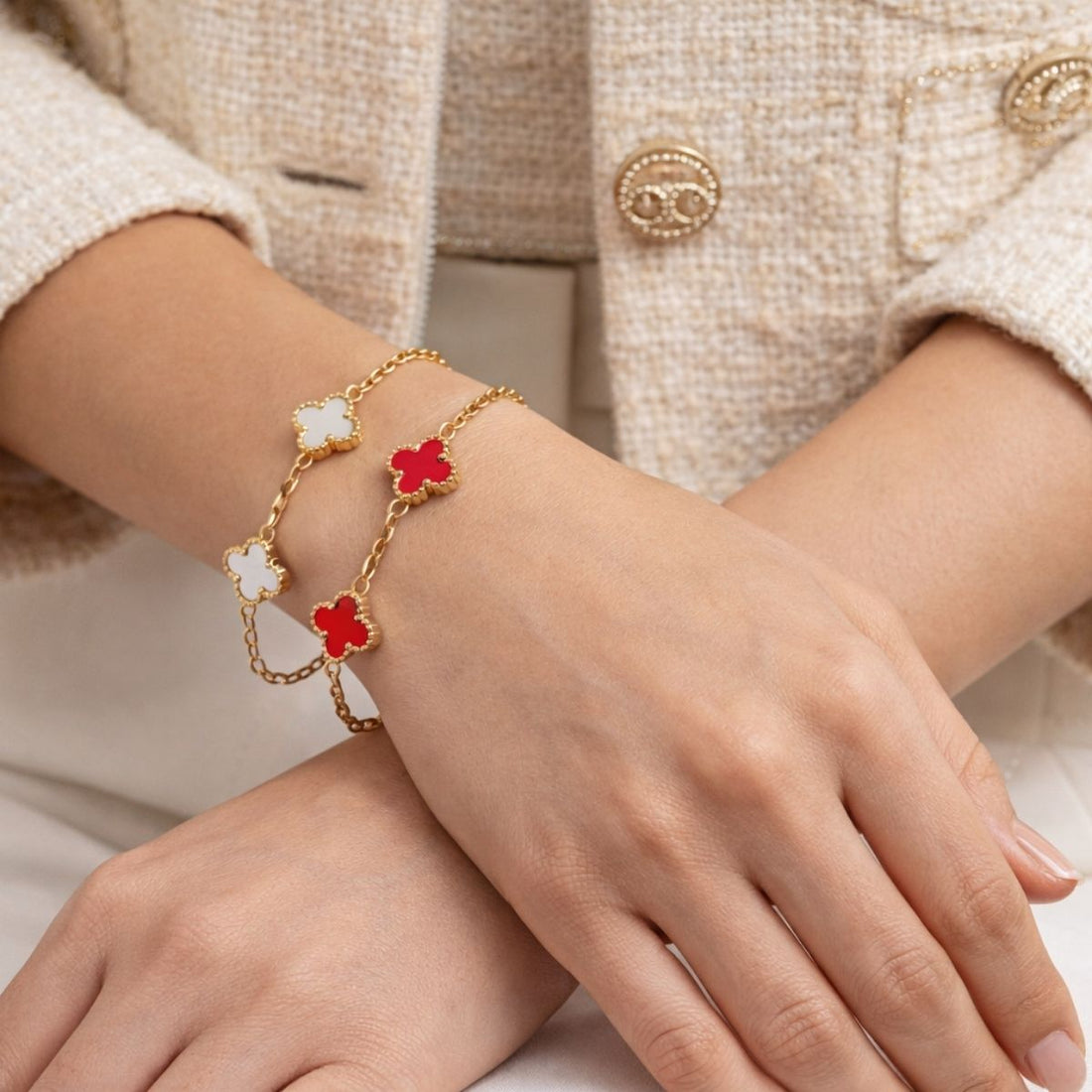 Set 2 Brățări Damă , Trifoi MINI Alb și Roșu, Lanț Auriu Reglabil, Model Elegant Mărțișor 1 Martie, Cadou pentru Ea